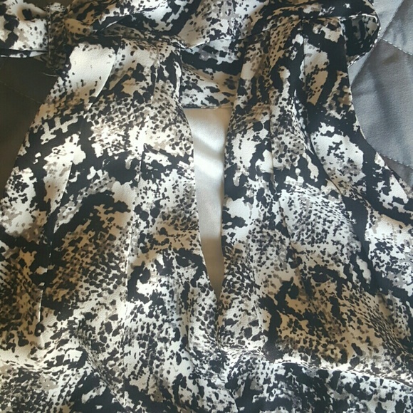 Black and white snakeskin print top - Picture 3 of 4