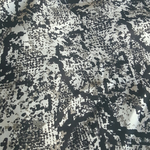 Black and white snakeskin print top - Picture 4 of 4