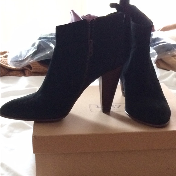 Madewell 1937 black suede booties