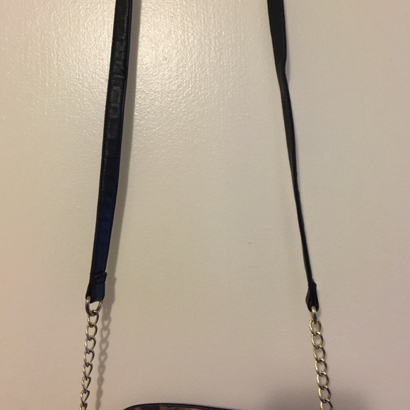 SOLD!! Leopard print crossover purse - Picture 2 of 4