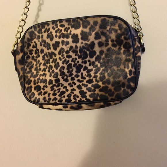 SOLD!! Leopard print crossover purse - Picture 3 of 4