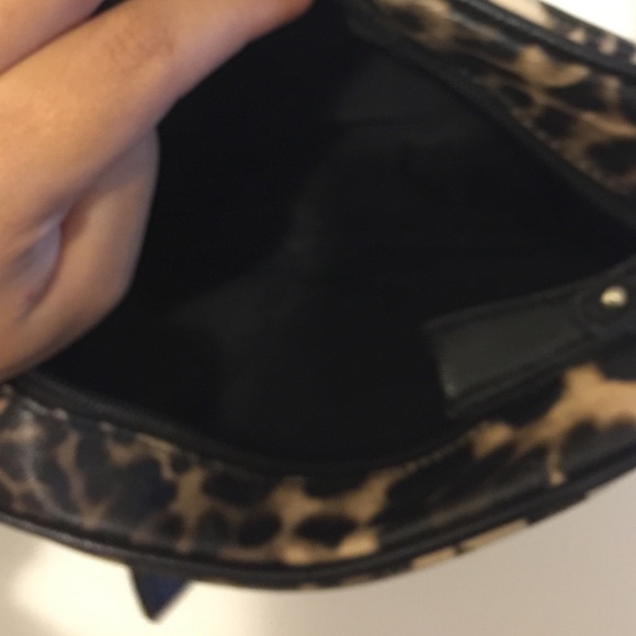 SOLD!! Leopard print crossover purse - Picture 4 of 4