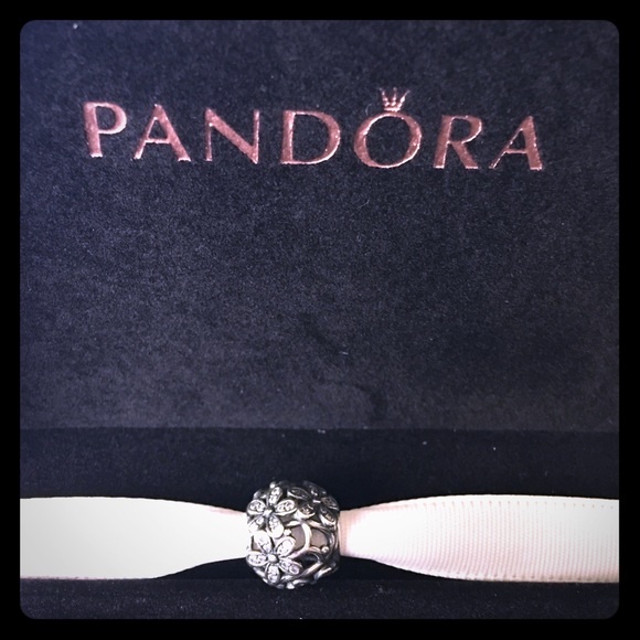 Pandora Dazzling Daisies Charm