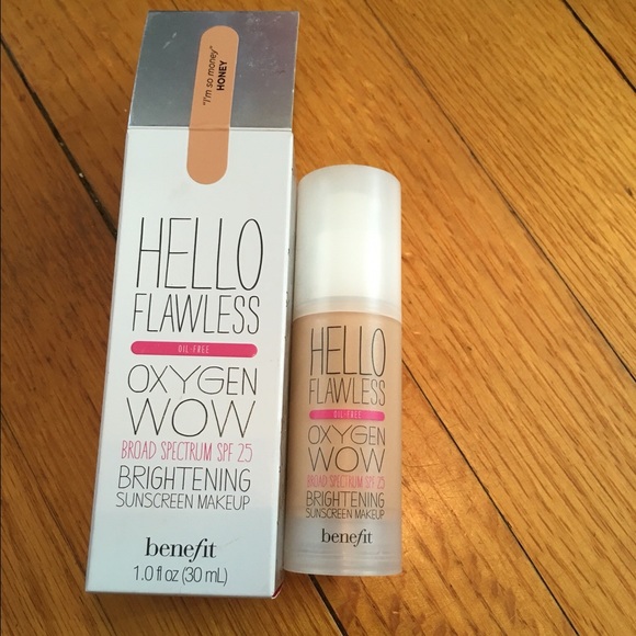 Benefit Hello flawless foundation