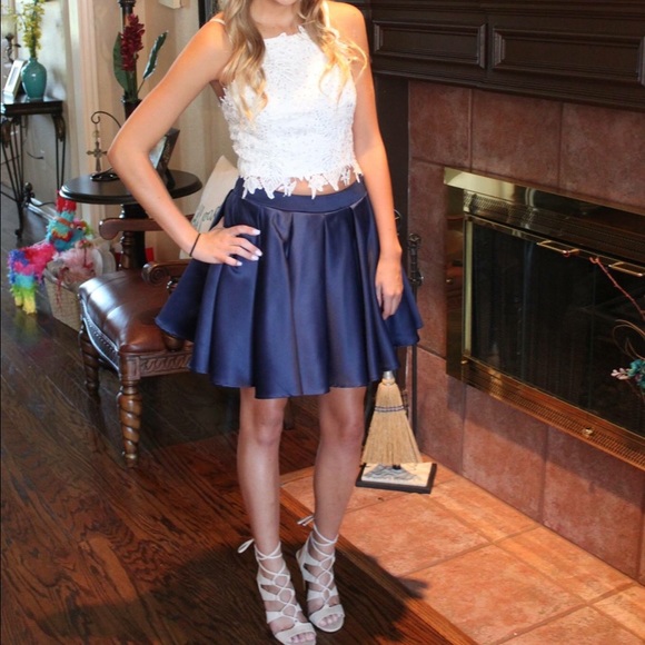 Terry Cosa 2-piece homecoming dress - Picture 3 of 4