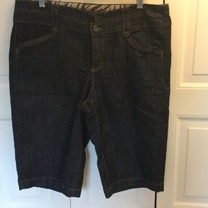 Long denim short, navy.