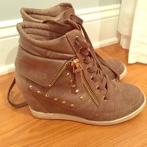Sneaker wedges
