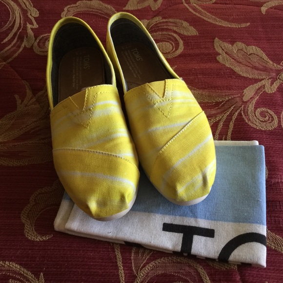 Yellow and white Toms