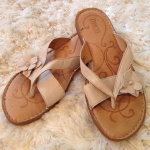 Born Sandals, beige w/ flower.
