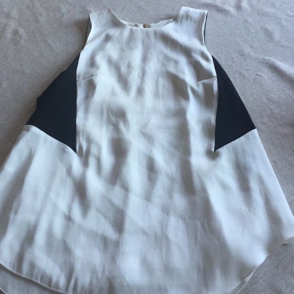 Vince Camuto zip back silk tank NWOT - Picture 2 of 7