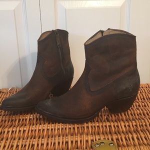 Frye Sacha Short Bootie Fun Classic Style