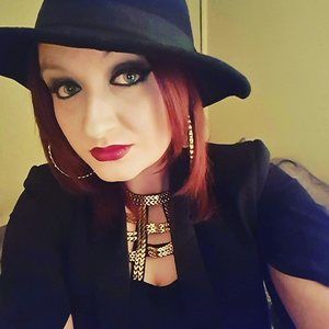 Meet your Posher, Crystal