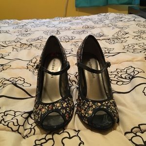 Open - toed Madden Girl Heels