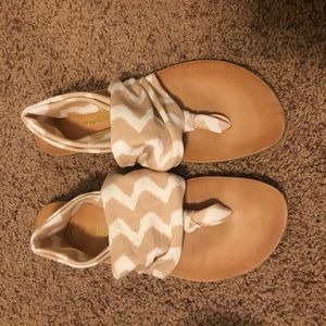 Flip flops with back