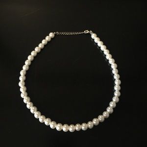 Pearl necklace and earring set!