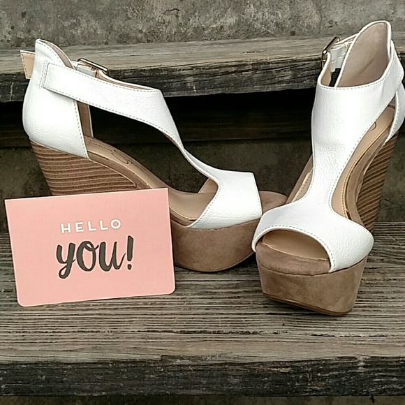 SOLD ****Jessica Simpson Wedges
