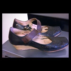Pikolinos Mary Jane shoes....gently worn
