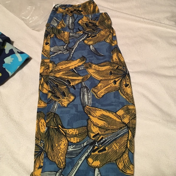 OS LLR Easter lily leggings