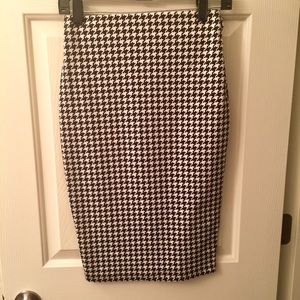 Houndstooth Pencil Skirt