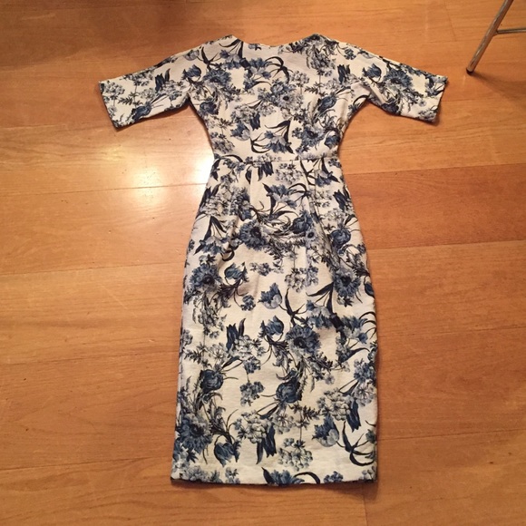 Beautiful midi v back dress. Flower pattern.