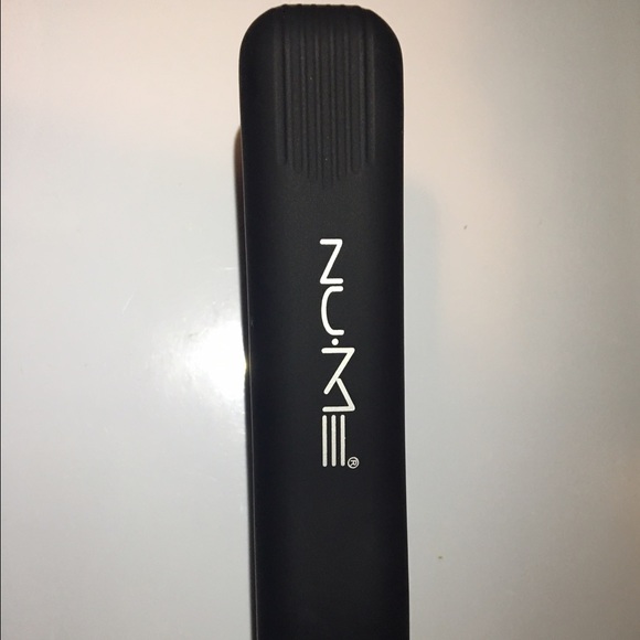 Brand new NuMe Fashionista Flat Iron