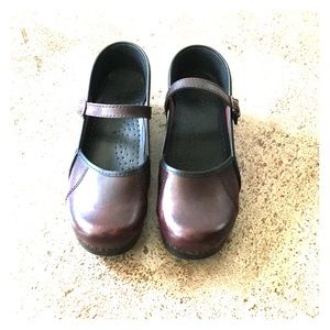 Brown leather Mary Jane dansko