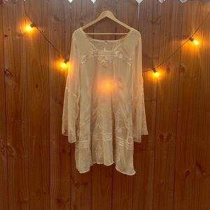 Embroidered bell sleeve Free People dress!