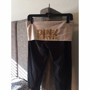 🙆🏻1 HR SALE🙆🏻VS PINK cropped yogas