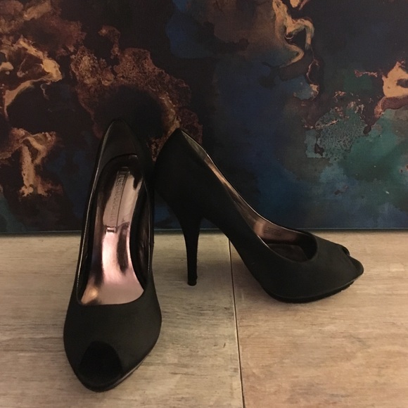Satin peep toe