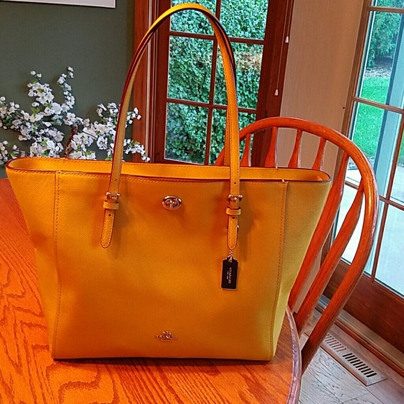 Coach turnlock tote