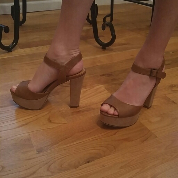 Women's strappy sandles