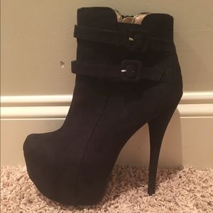 Shoedazzle Bootie 7.5