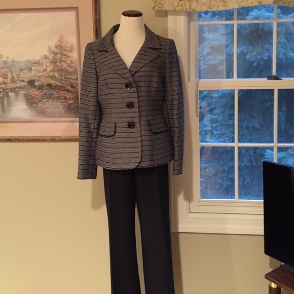 Very nice heavy weight Evan-Picone business suit