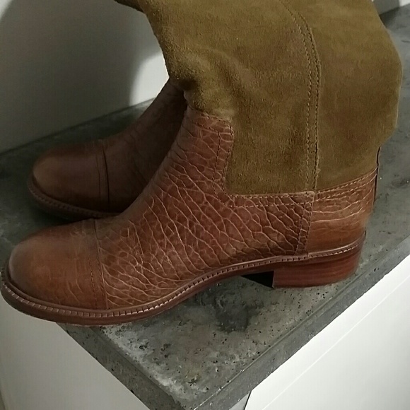 Boots - Picture 3 of 4