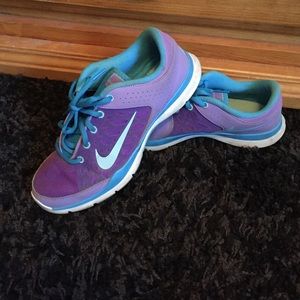 NIKE Sneakers