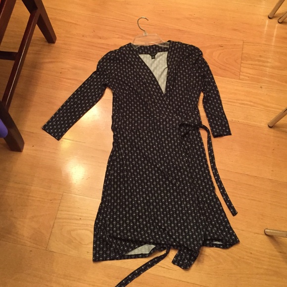 Black and white wrap dress, full length sleeve.