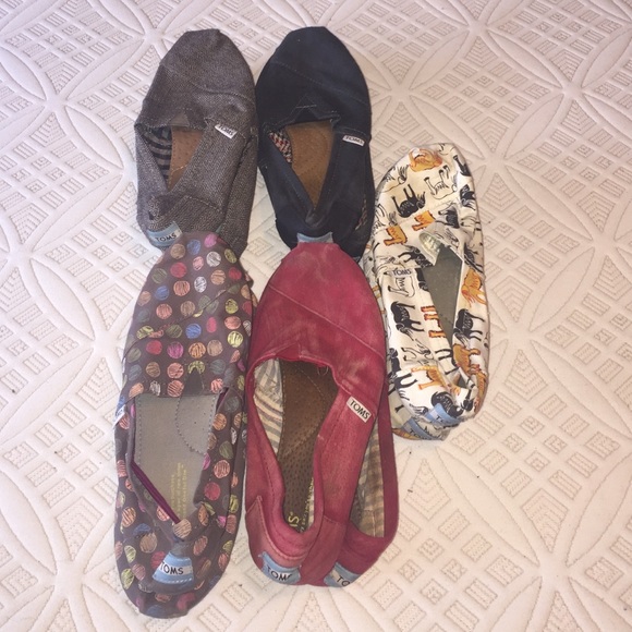 BUNDLE! 5 pair of toms! Price is for all.