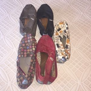 BUNDLE! 5 pair of toms! Price is for all.