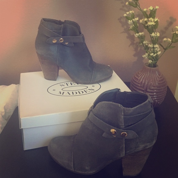 Steve Madden Arieel Grey Suede Bootie!
