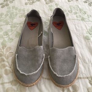 Rocket Dog gray flats