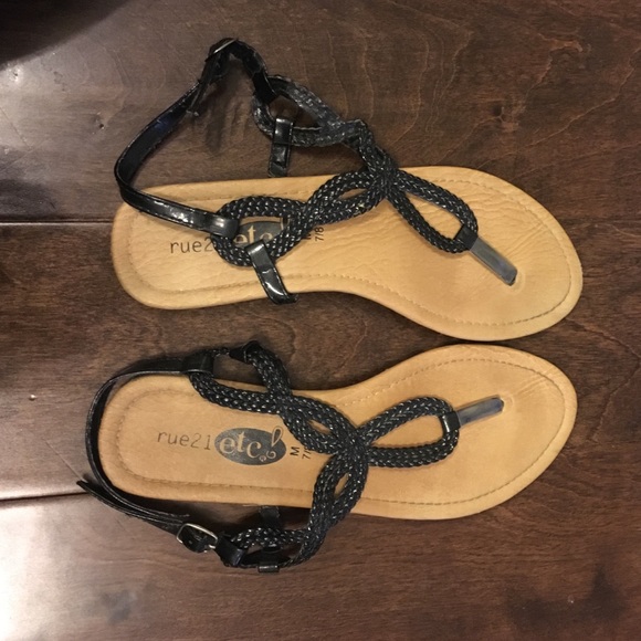 Rue 21 black sandals