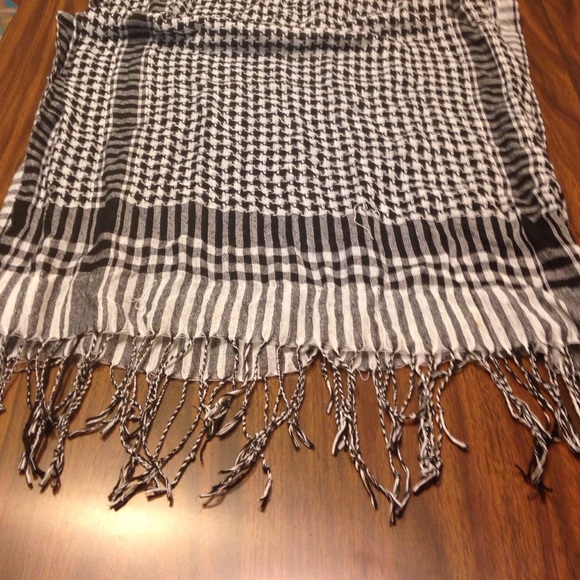 Houndstooth Scarf
