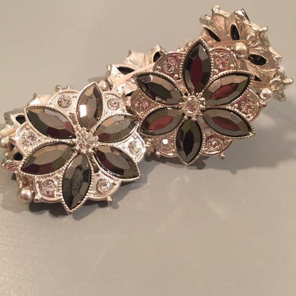 New York & Company Jewelry - New York & Company silver flower bracelet