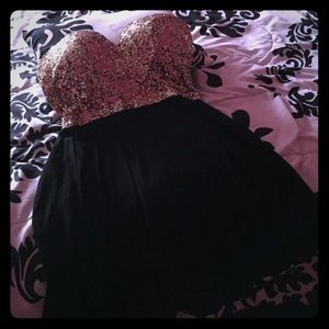 Beautiful gold and black cocktail/homecoming dress