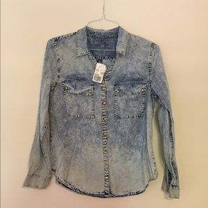 Forever 21 Tops - NWT Acid Wash Jean Shirt With Gold Studs! Forever 21 Tops - NWT Acid Wash Jean Shirt With Gold Studs!