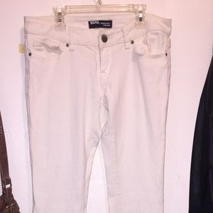 BDG WHITE FLARE JEANS!!!