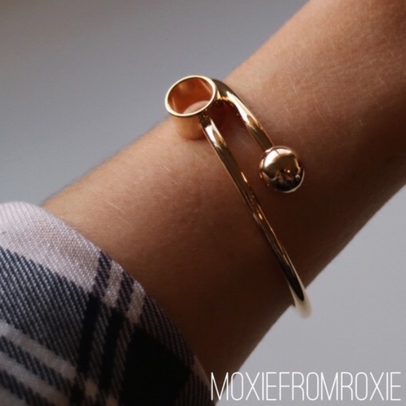 •new• gold ball bangle bracelet - Picture 3 of 4