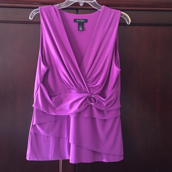 🌷 Beautiful faux wrap shell.