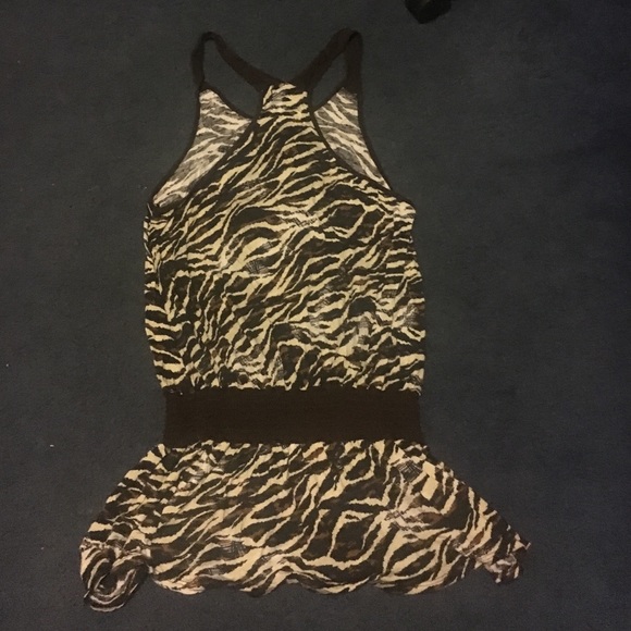 Adorable tiger stripe top Arden B - Picture 2 of 3