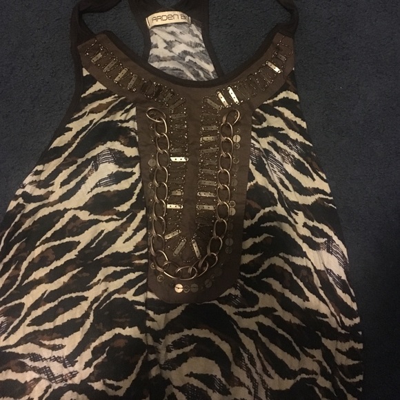 Adorable tiger stripe top Arden B - Picture 3 of 3